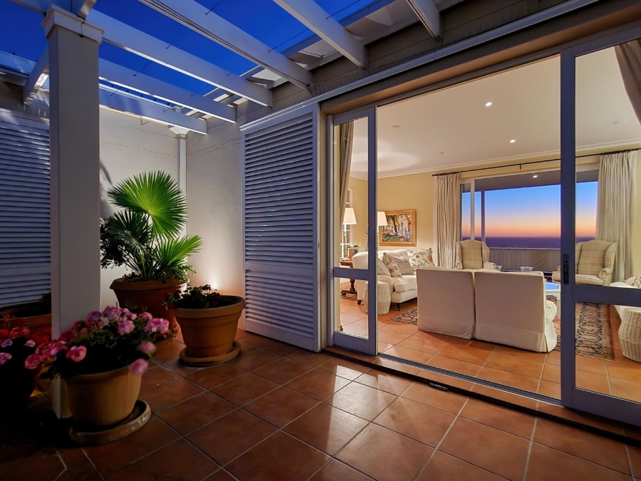 6 Bedroom Property for Sale in Bloubergstrand Western Cape